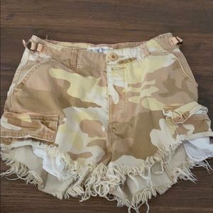 FREE PEOPLE-Commander Cutoff Camo Shorts